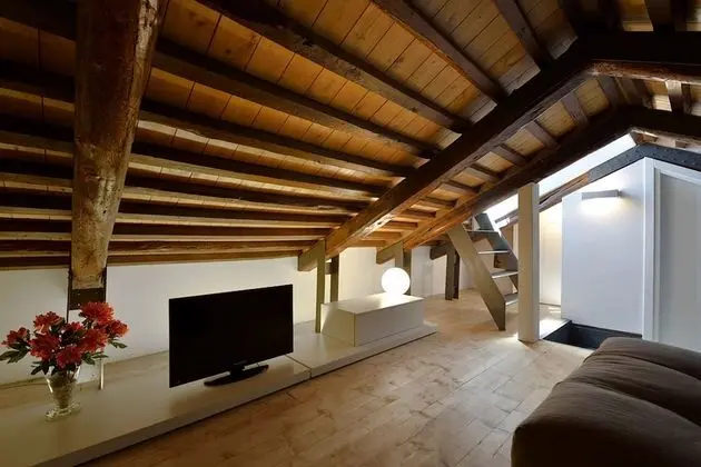 2 Bedrooms Skyline Penthouse