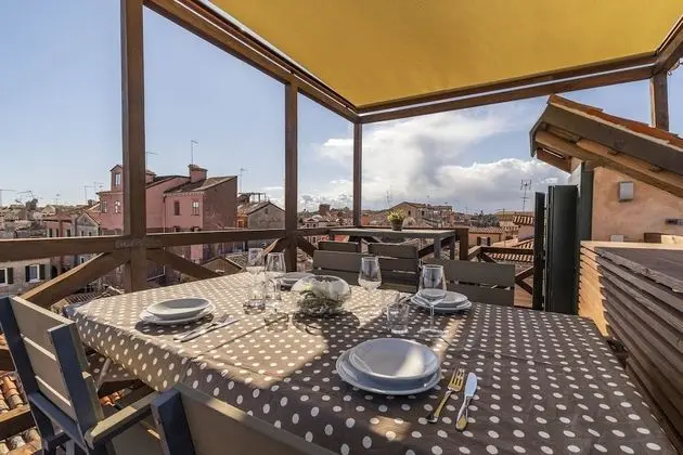 2 Bedrooms Skyline Penthouse