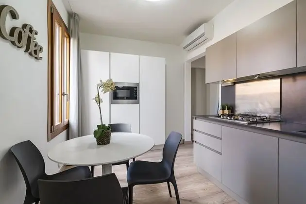 Apartment 1 bedroom, Arsenale Canal View 1