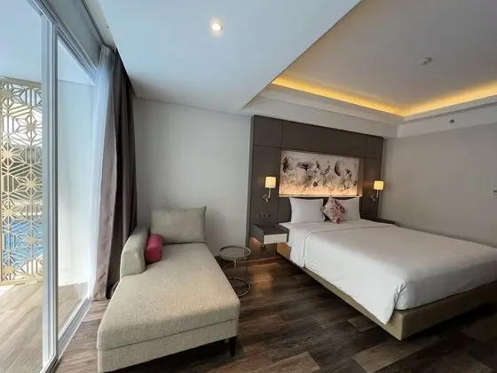 Deluxe Tek Büyük Yataklı Oda, Havuz Kenarı