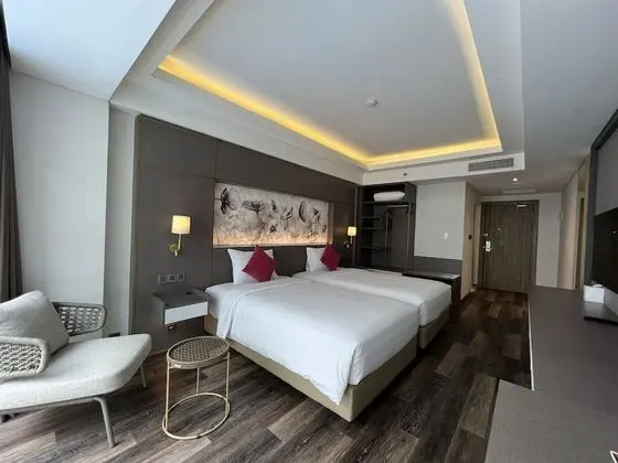 Deluxe Tek Büyük Yataklı Oda, Havuz Kenarı
