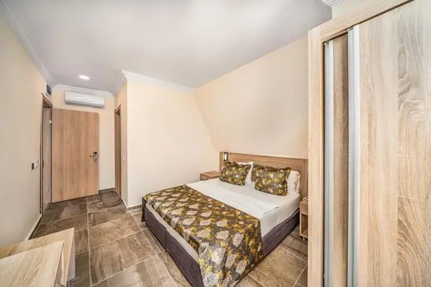 Standart Oda, Deniz veya Kara Manzaralı, Balkonlu