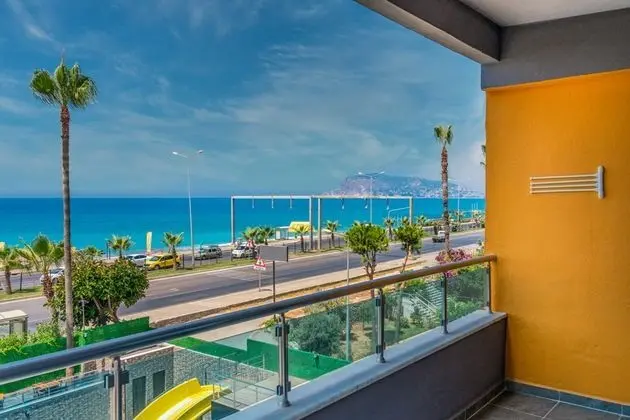 Standart Oda, Deniz veya Kara Manzaralı, Balkonlu