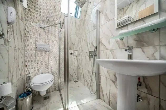 Standart Oda, Deniz veya Kara Manzaralı, Balkonlu
