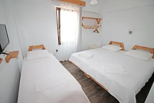 Triple, Bahçe Manzaralı