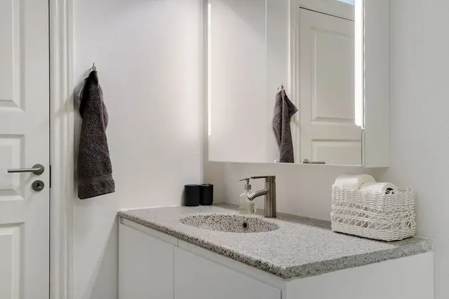 Standard Tek Büyük veya İki Ayrı Yataklı Oda, Ortak Banyo