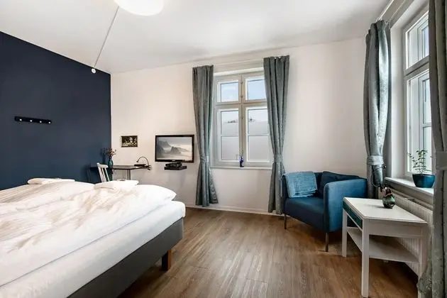 Tek Büyük veya İki Ayrı Yataklı Oda, Ortak Banyo