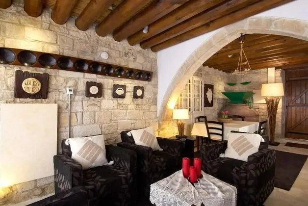 Traditional Apart Daire (The House of Zoiro)