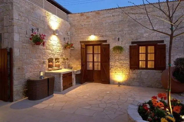 Traditional Apart Daire (The House of Zoiro)