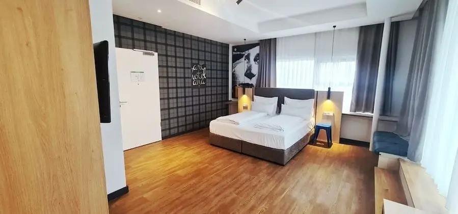 Deluxe Tek Büyük Yataklı Oda
