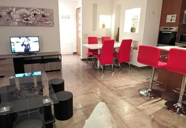 Family Apart Daire, 2 Çift Kişilik Yatak (Art Apartment)