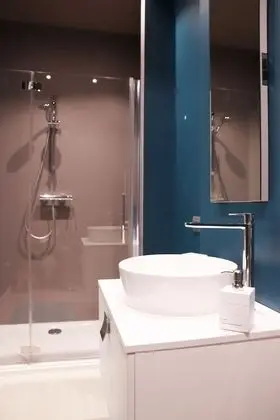 Deluxe Tek Büyük Yataklı Oda (Tourquoise)