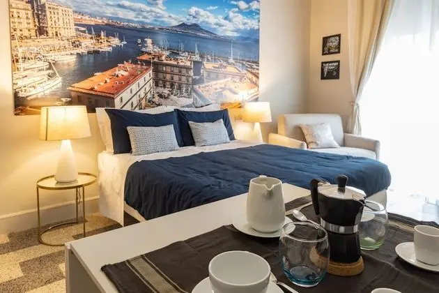 Üç Kişilik Oda, Balkon (Chiaia)