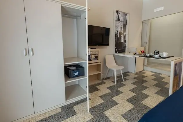 Üç Kişilik Oda, Balkon (Chiaia)