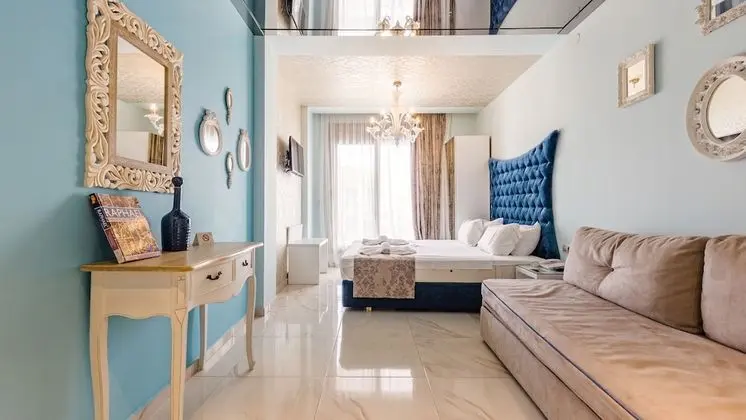 Deluxe Üç Kişilik Oda, 1 Çift Kişilik Yatak ve Çekyat, Sigara İçilmez, Bahçe Manzaralı