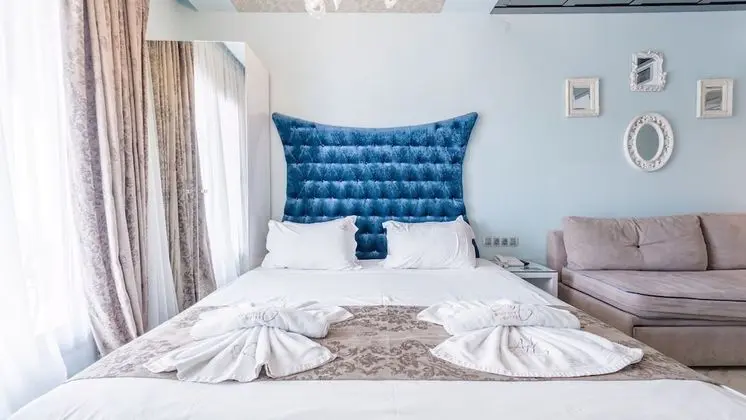 Deluxe Üç Kişilik Oda, 1 Çift Kişilik Yatak ve Çekyat, Sigara İçilmez, Bahçe Manzaralı