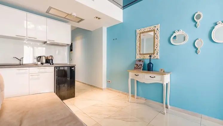 Deluxe Üç Kişilik Oda, 1 Çift Kişilik Yatak ve Çekyat, Sigara İçilmez, Bahçe Manzaralı