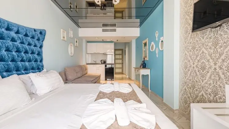 Deluxe Üç Kişilik Oda, 1 Çift Kişilik Yatak ve Çekyat, Sigara İçilmez, Bahçe Manzaralı
