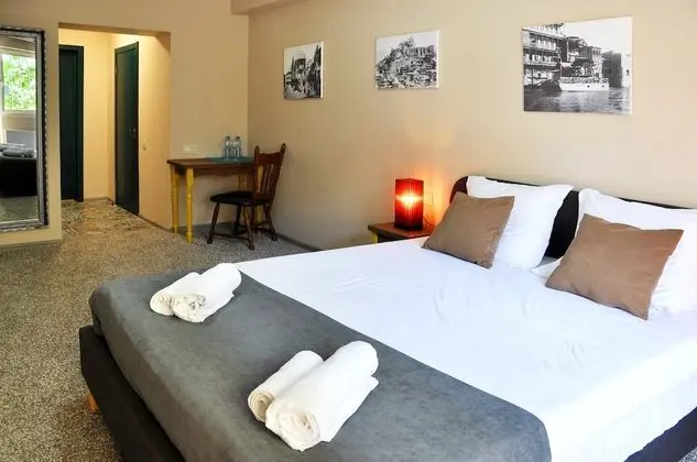 Standard Tek Büyük Yataklı Oda