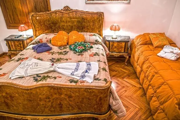 Tek Büyük Yataklı Oda, Ortak Banyo