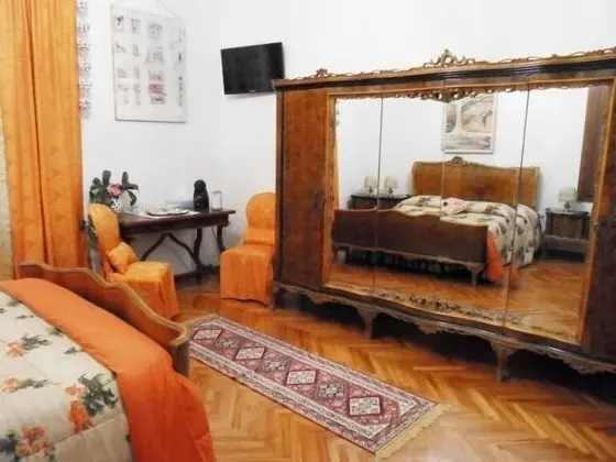 Tek Büyük Yataklı Oda, Ortak Banyo