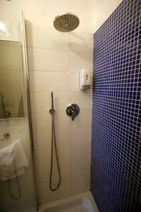 Üç Kişilik Oda, Banyolu/Duşlu