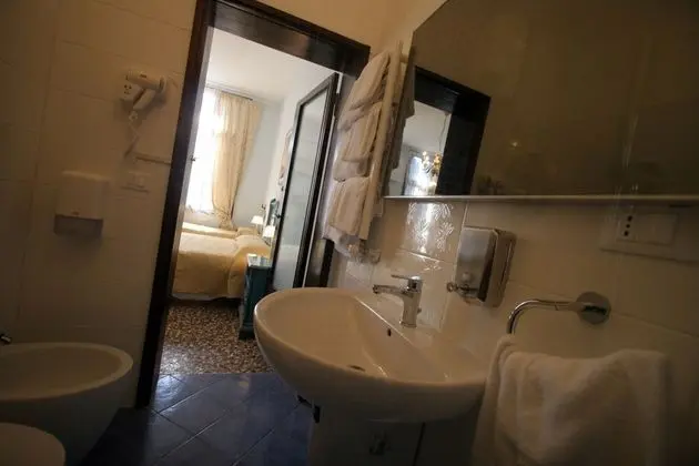 Üç Kişilik Oda, Banyolu/Duşlu