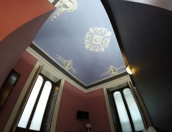 Süit, Balkon