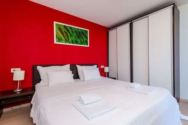 Villa (Four-Bedroom Villa, Swimming Pool)