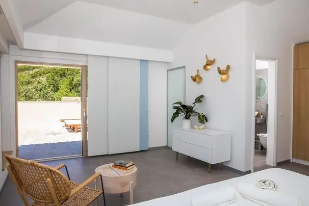 Villa (Four-Bedroom Villa, Swimming Pool)