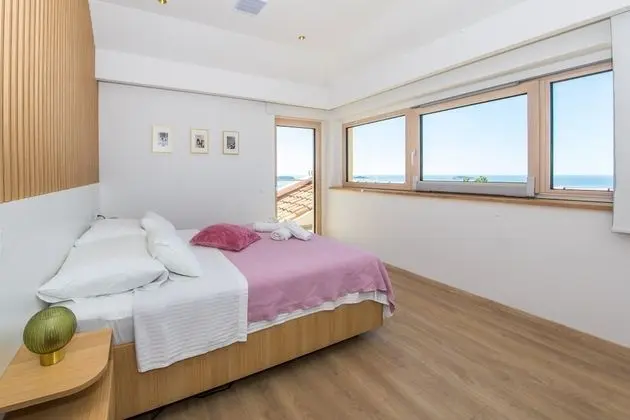 Villa (Four-Bedroom Villa, Swimming Pool)