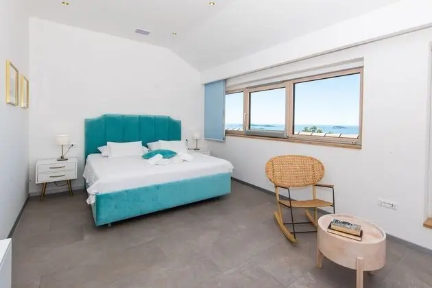 Villa (Four-Bedroom Villa, Swimming Pool)