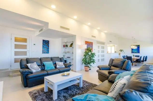 Villa (Four-Bedroom Villa, Swimming Pool)