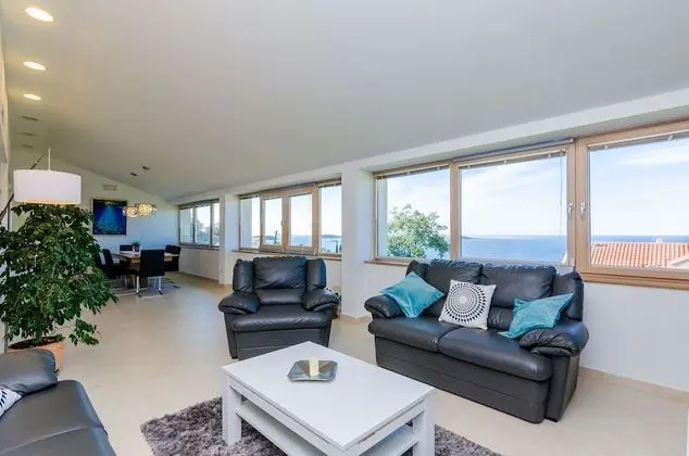 Villa (Four-Bedroom Villa, Swimming Pool)