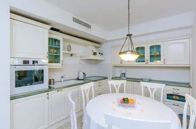 Villa (Four-Bedroom Villa, Swimming Pool)