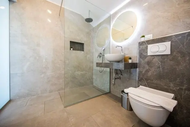 Villa (Four-Bedroom Villa, Swimming Pool)