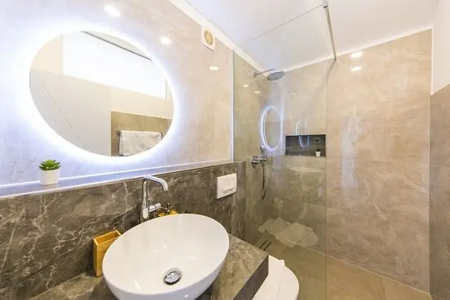 Villa (Four-Bedroom Villa, Swimming Pool)