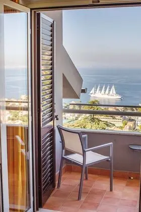 Premium Tek Büyük Yataklı Oda, Balkon, Deniz Manzaralı