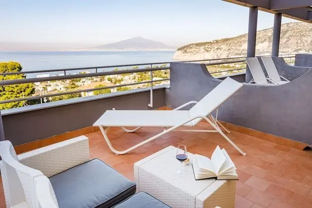 Premium Tek Büyük Yataklı Oda, Balkon, Deniz Manzaralı