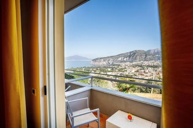 Premium Tek Büyük Yataklı Oda, Balkon, Deniz Manzaralı