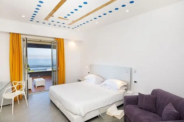 Superior Üç Kişilik Oda, Balkon, Deniz Manzaralı