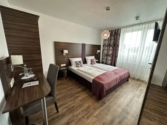 Tek Büyük Yataklı Oda, 2 Tek Kişilik Yatak