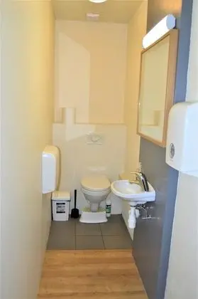 Dört Kişilik Oda, Ortak Banyo