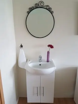 İki Ayrı Yataklı Oda, Ortak Banyo