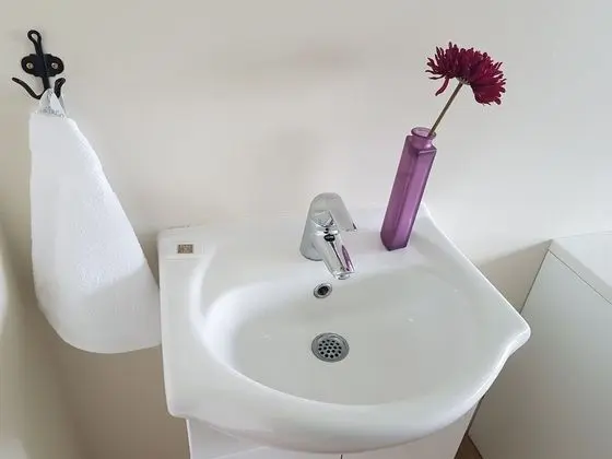 İki Ayrı Yataklı Oda, Ortak Banyo