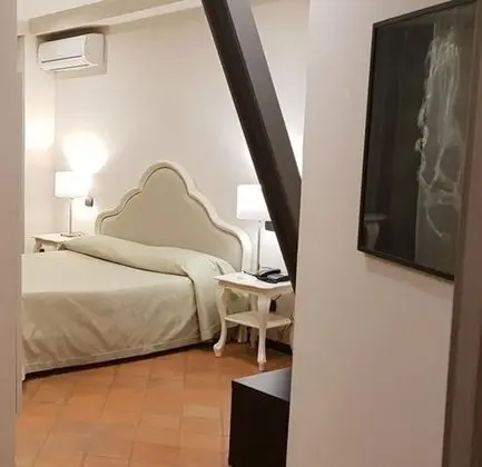 Comfort Tek Büyük Yataklı Oda