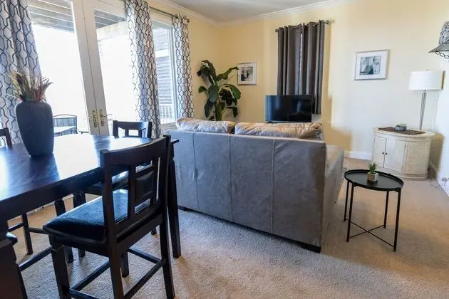 Balcony Apartment, Mountain View - Meals & Wellness Activities