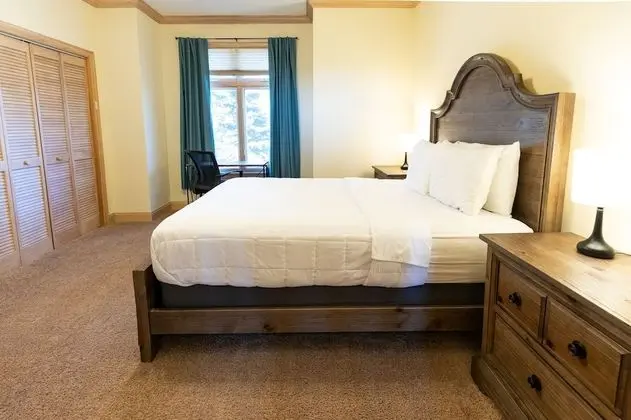 Hotel King Bed