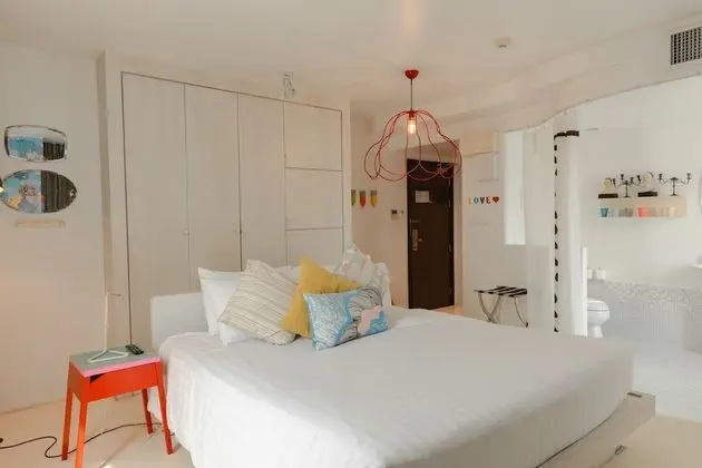 Artist Signature Room By Chalit