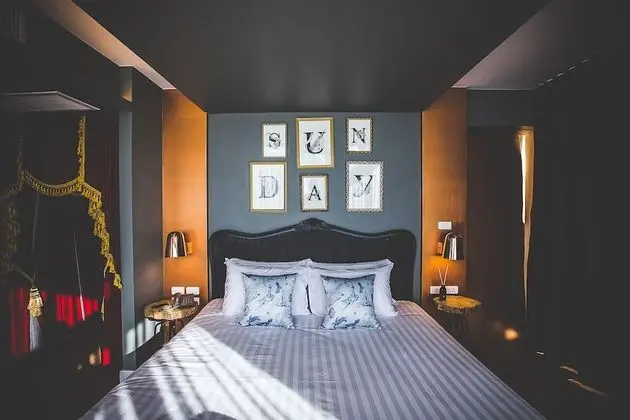 Artist Signature Room By Pomme Chan